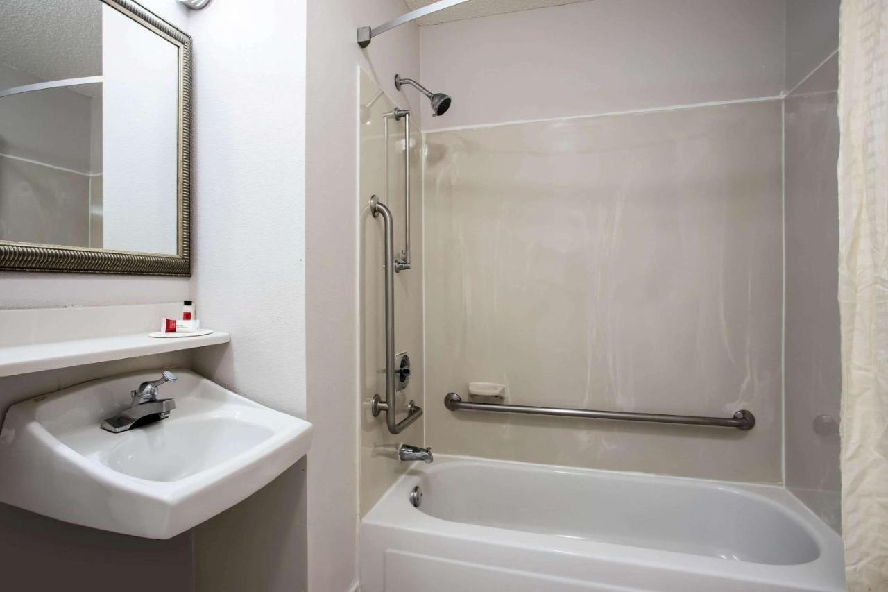 Travelodge By Wyndham Fort Wayne North Esterno foto