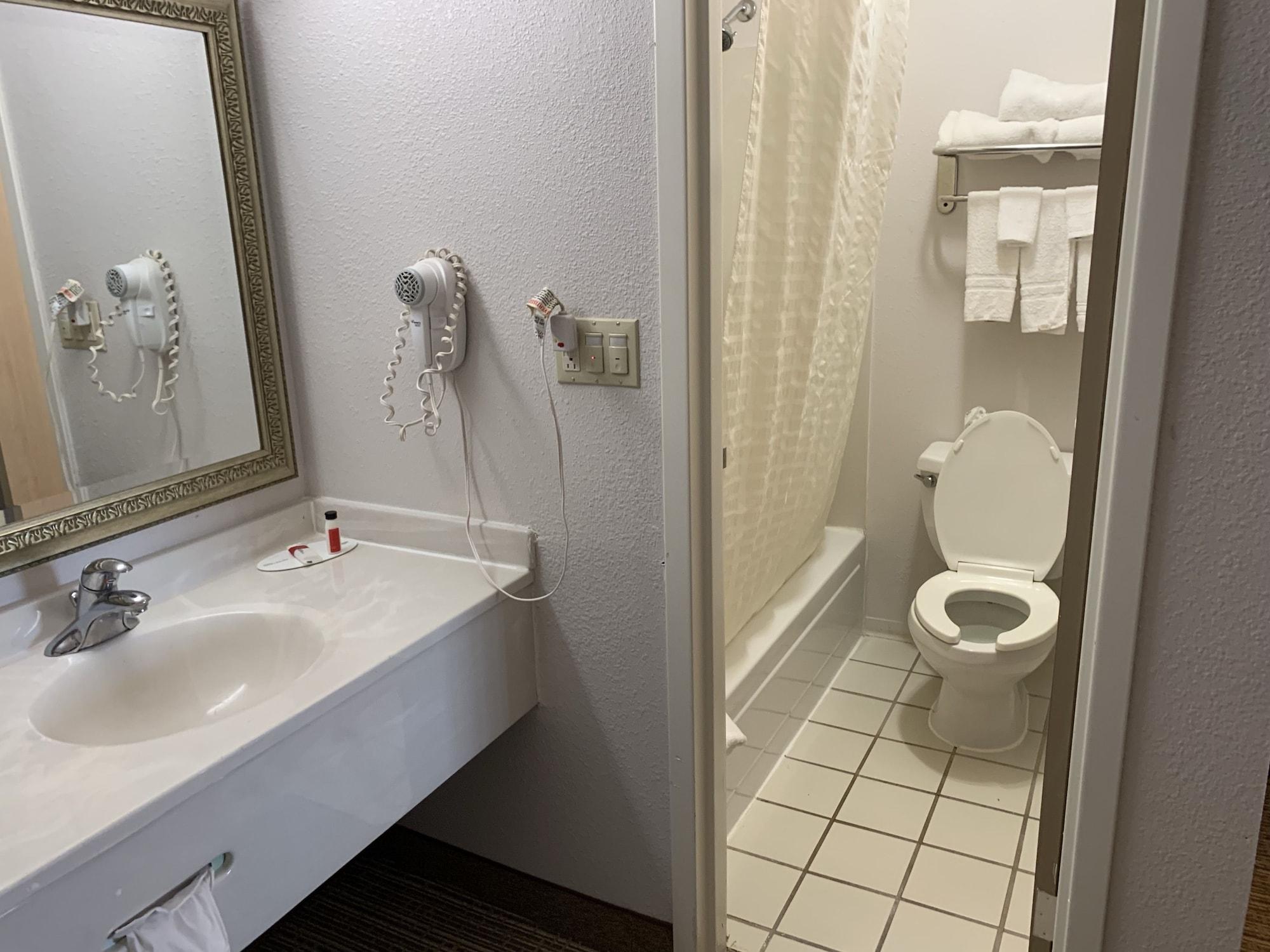 Travelodge By Wyndham Fort Wayne North Esterno foto