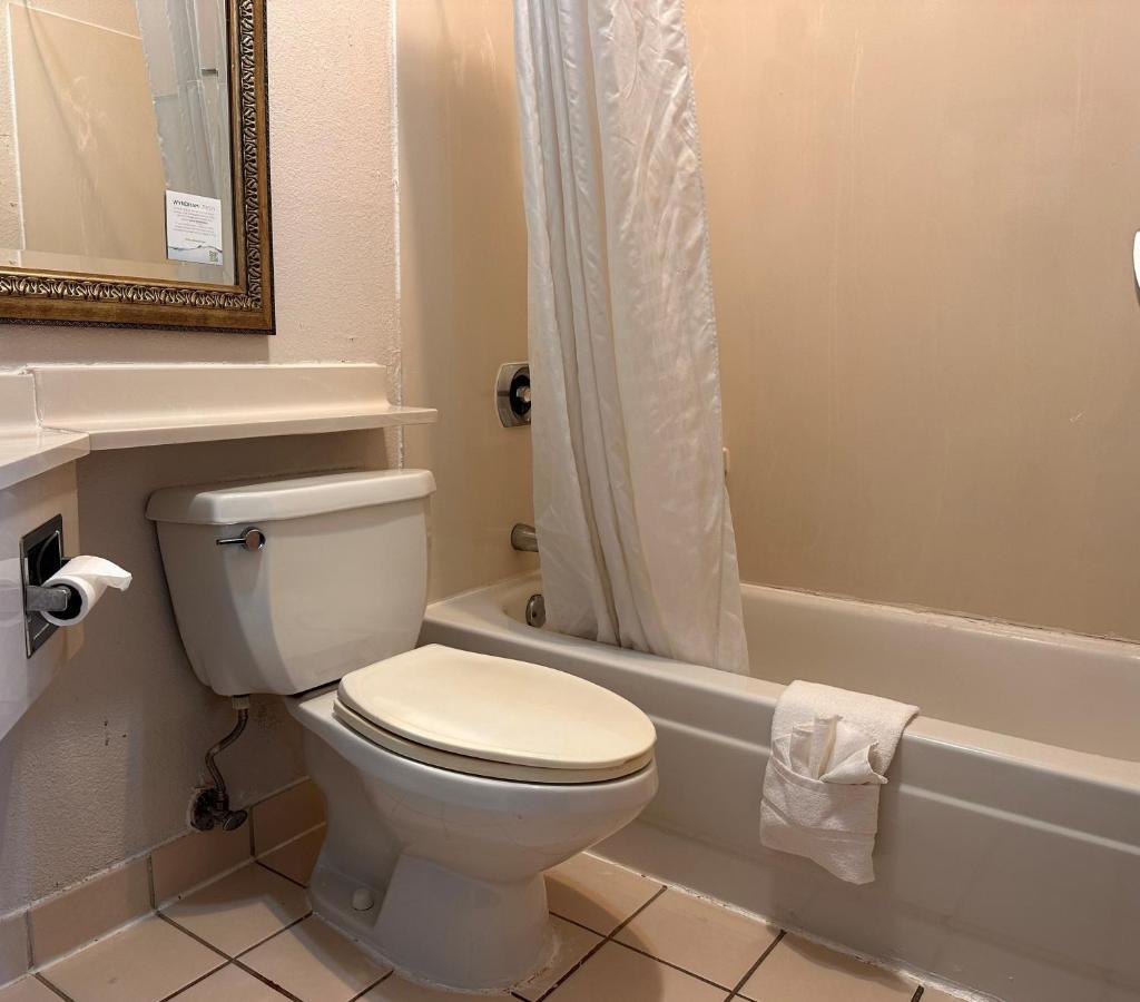 Travelodge By Wyndham Fort Wayne North Esterno foto