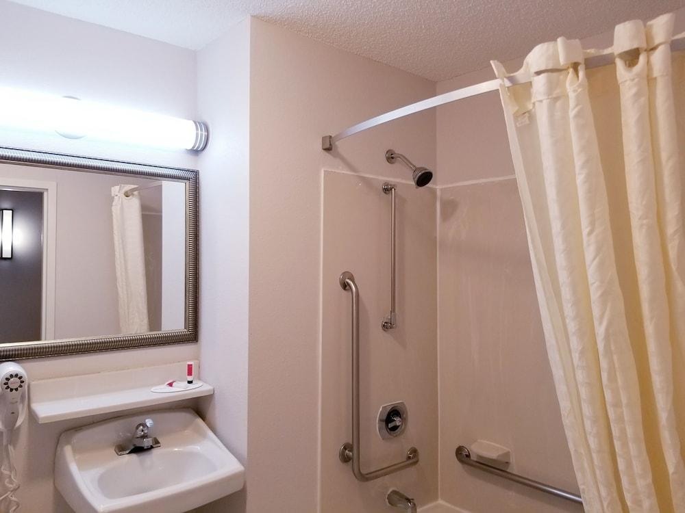 Travelodge By Wyndham Fort Wayne North Esterno foto