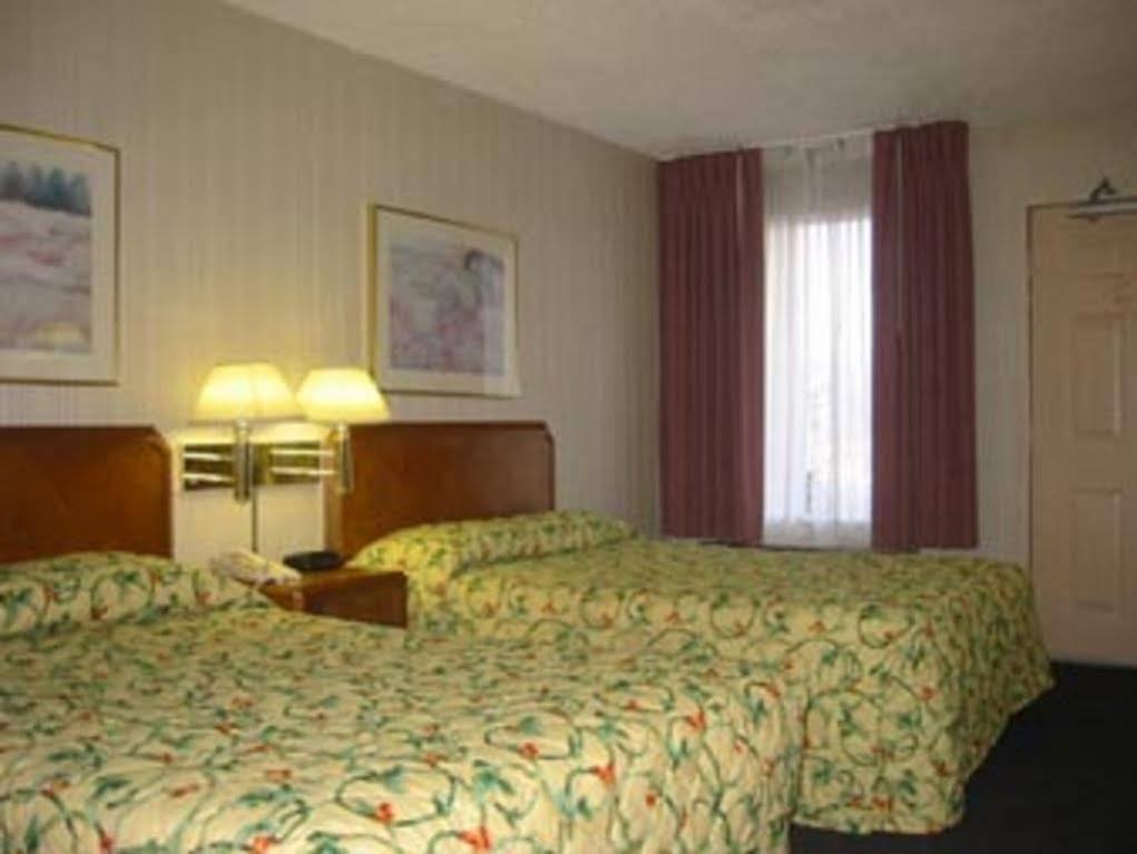 Travelodge By Wyndham Fort Wayne North Esterno foto
