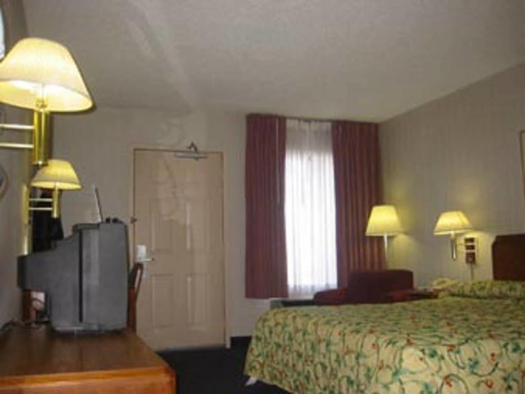Travelodge By Wyndham Fort Wayne North Esterno foto